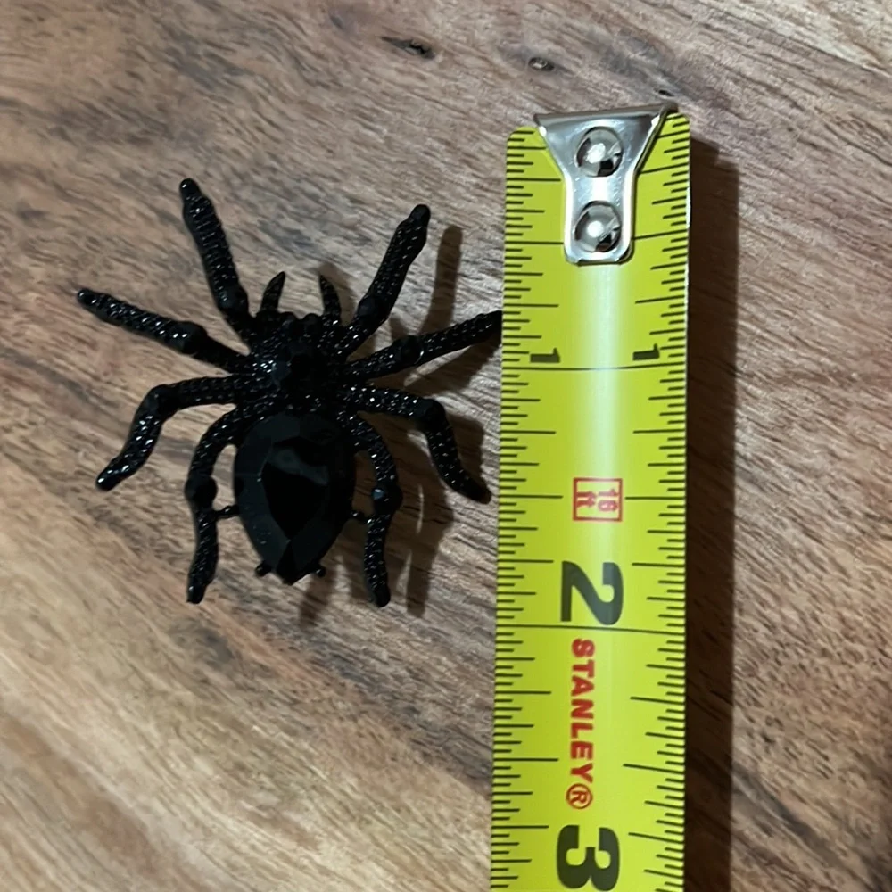 H&M 🕷 earrings - Picture 4 of 4